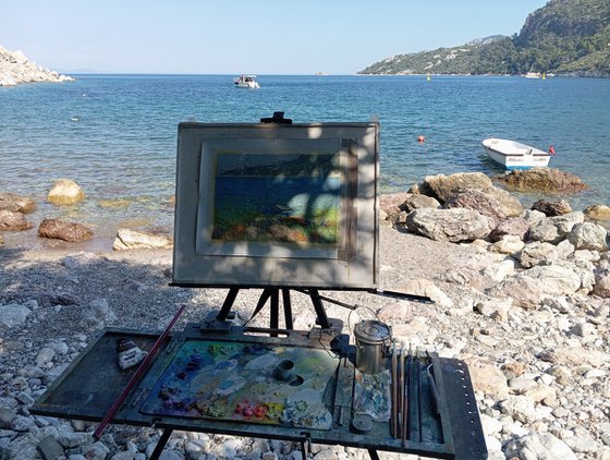 A boat near the rocks in Turunc