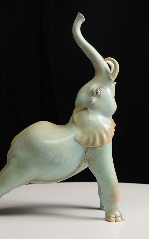 The Elephant’s Morning Stretch by Zhao Yongchang 赵永昌