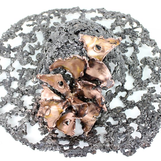 Hat sculpture - Cap artwork in bronze and steel lace