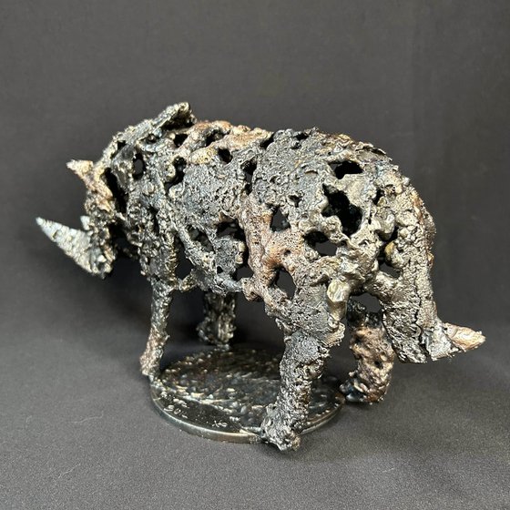 Air and bronze rhinoceros