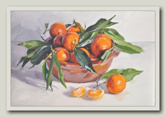 Clementines with leaves in an earthendish