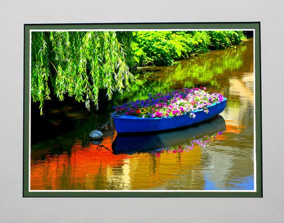 Floating Flower Boat.