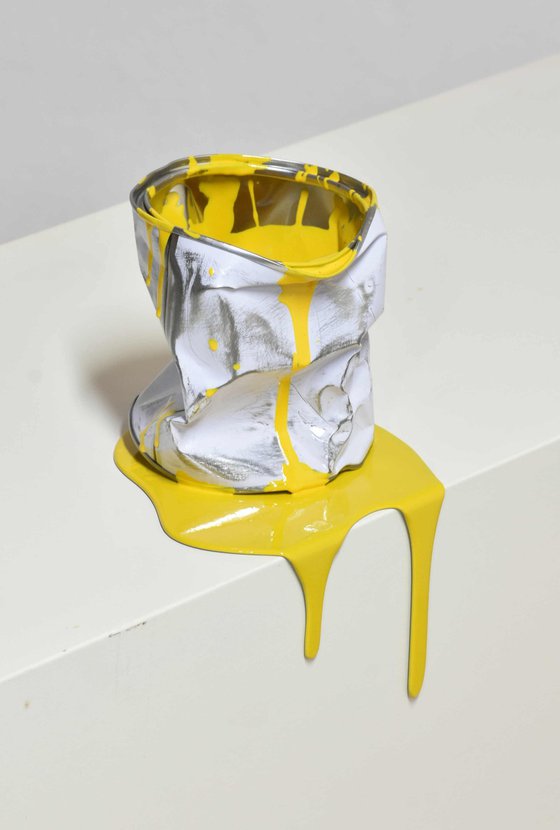 Le vieux pot de peinture jaune - 363