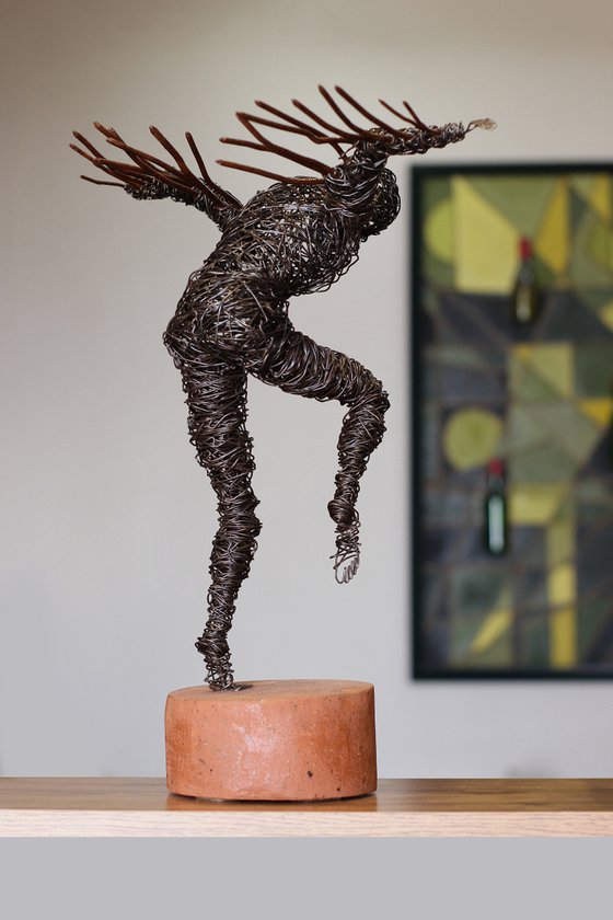 Soaring (46x17x37 3.2kg iron, tufa)