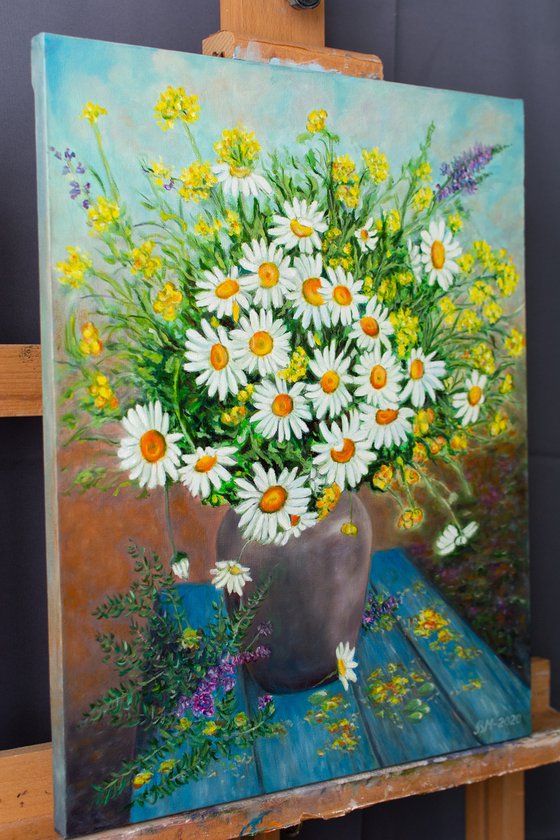 Chamomile in a vase by Vera Melnyk (Original Oil Painting Gift for nature lovers)