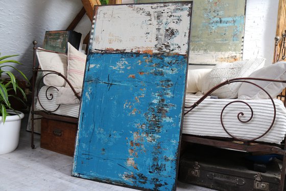 VINTAGE BLUE