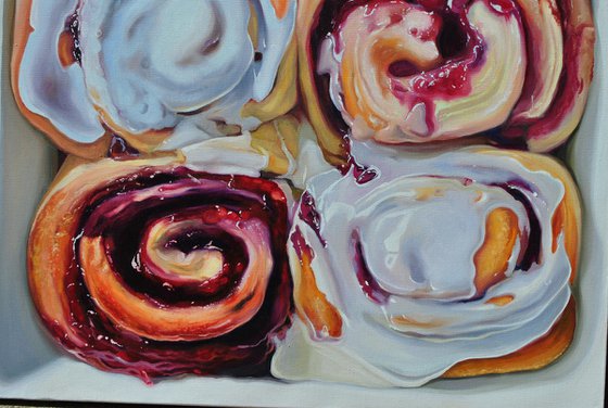 Cinnamon rolls with jam