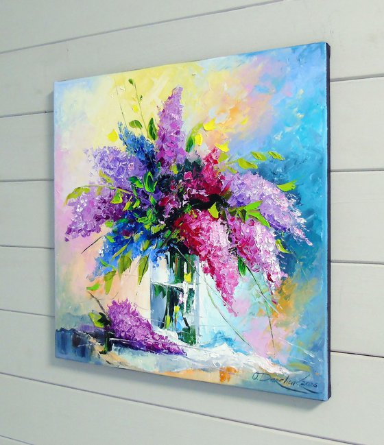 A bouquet of lilacs in a glass