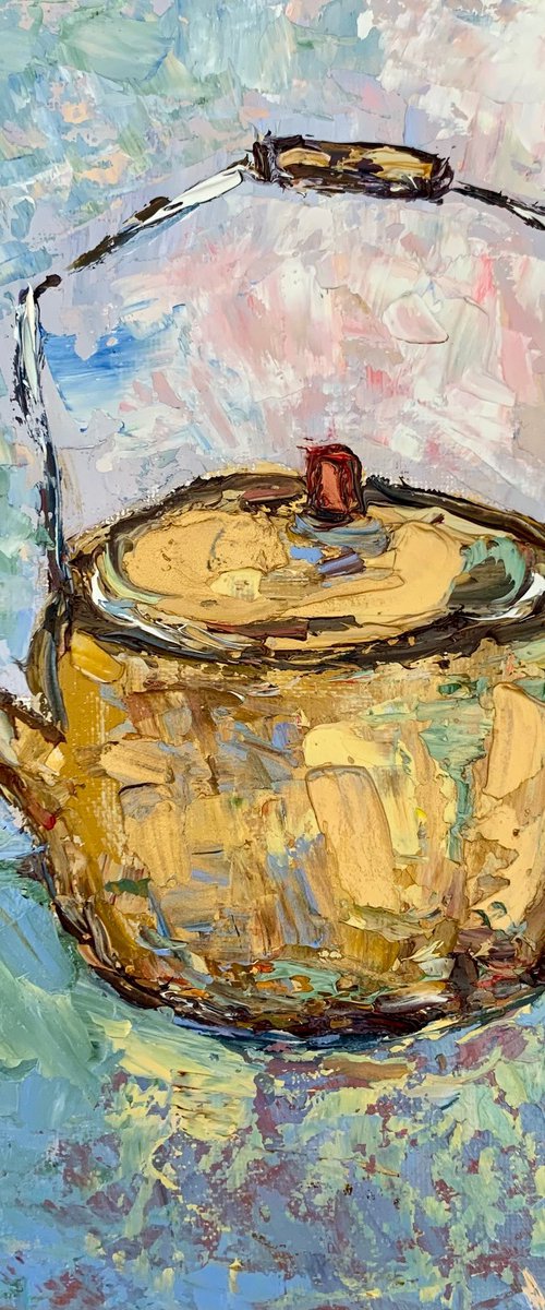 Golden teapot by Vilma Gataveckienė