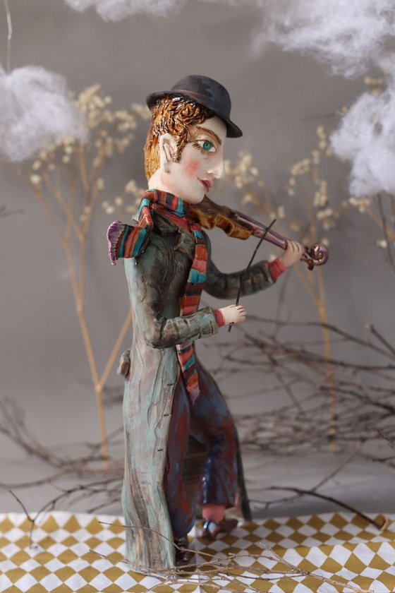 The Fiddler. Ceramic sculpture