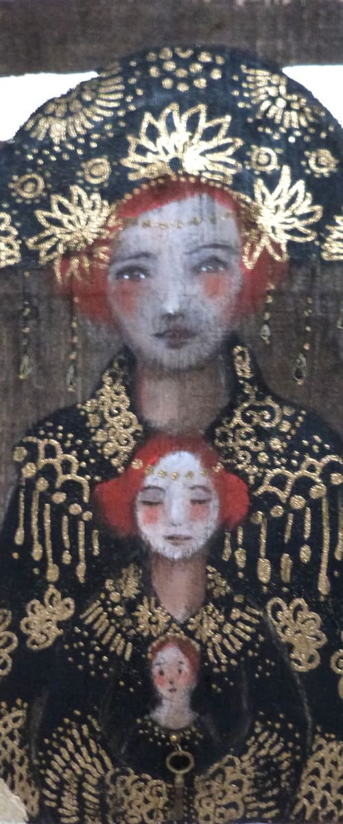 My treasures, wood and gold leaf. by Loetitia Pillault