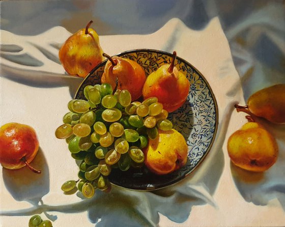 Sun pears and grapes