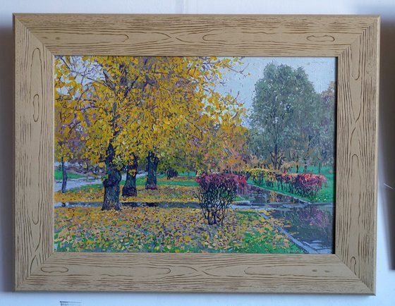 A boulevard in Maryino in the rain. October