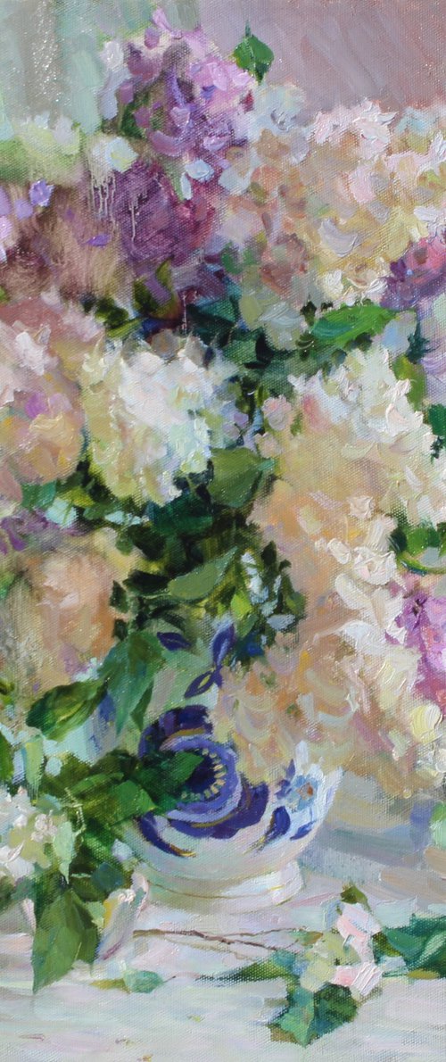 Lush lilac by Volodymyr Tarabanov