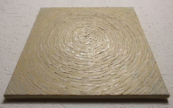 Light Pearlescent Concentric Radiance