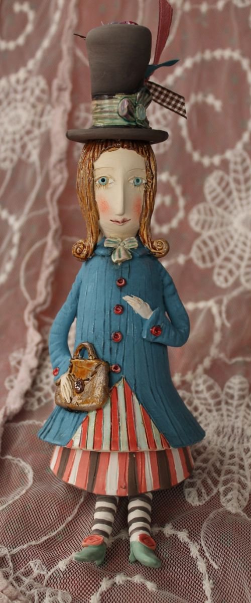 Vintage dressed girl with a handbag. Small ceramic sculpture, bell-doll by Elya Yalonetski