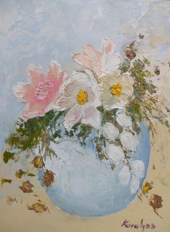 Vase with pink and white flowers