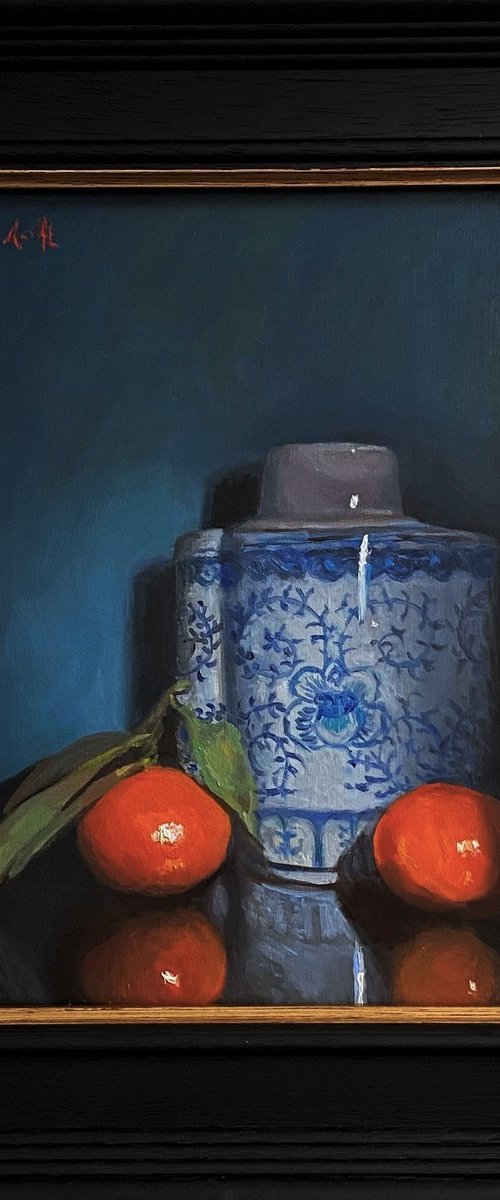 Oranges, with Antique Blue & White Ginger Vase. by Jackie Smith