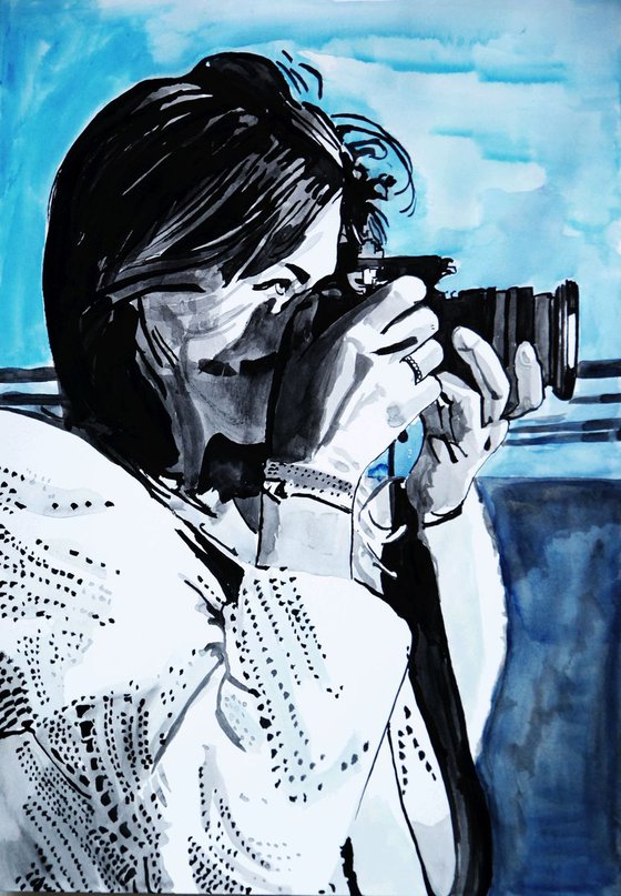 Girl with camera ID  / 49.8  X 35 cm