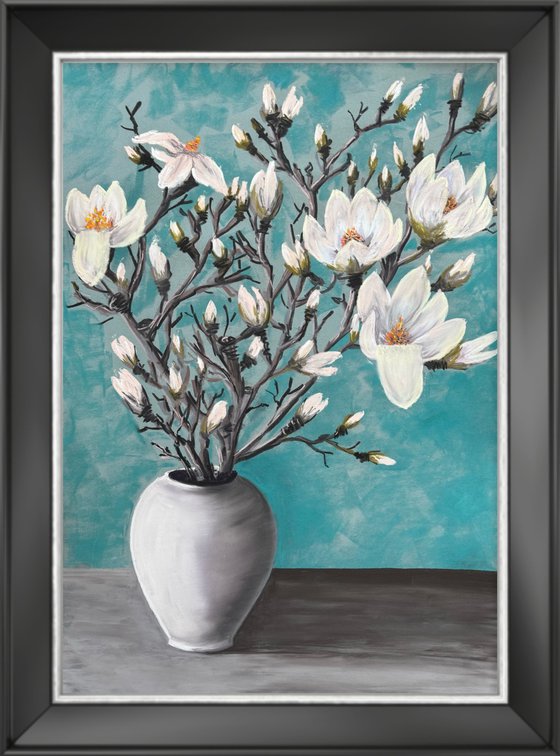 Big size  White magnolia in vase