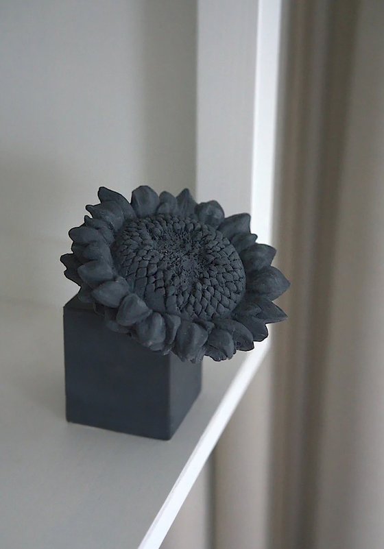 Sunflower shot figurine