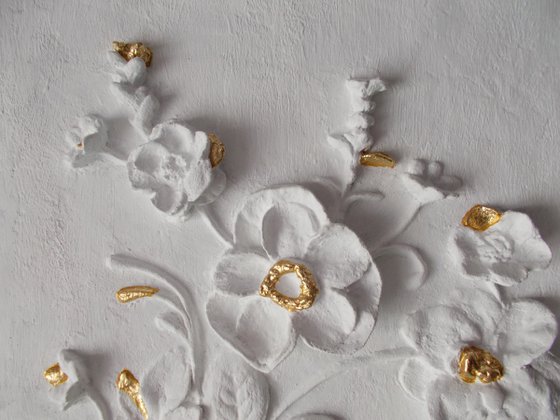 sculptural wall art “Grace and Gold”