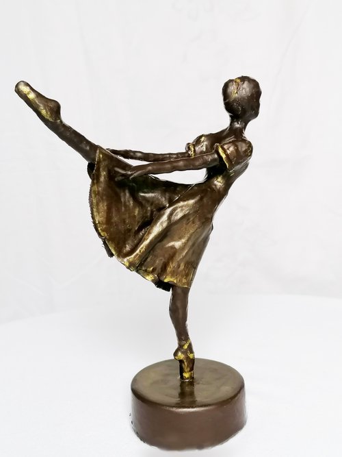 Ballet dancer by Susana Zarate