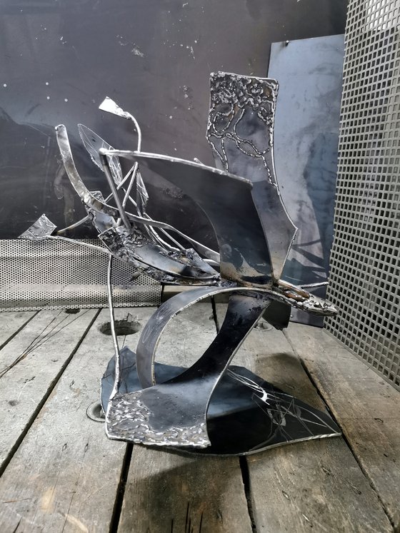 Unique welded iron sculpture beautiful space effects Star bird playing with her shape signed O KLOSKA