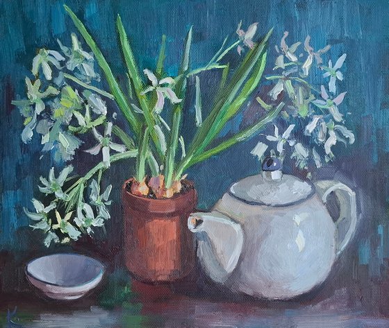 Teapot with primroses