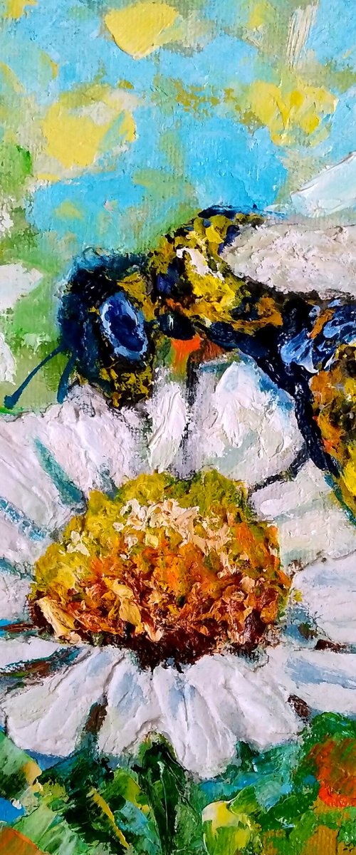 Bee and Daisy by Yulia Berseneva