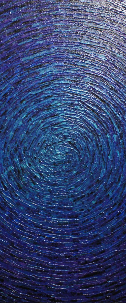 Iridescent purple blue shine by Jonathan Pradillon