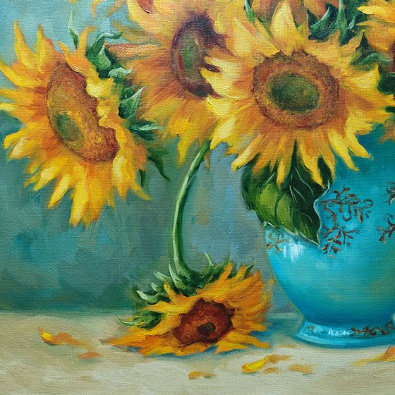 Sunflowers bouquet in a vase