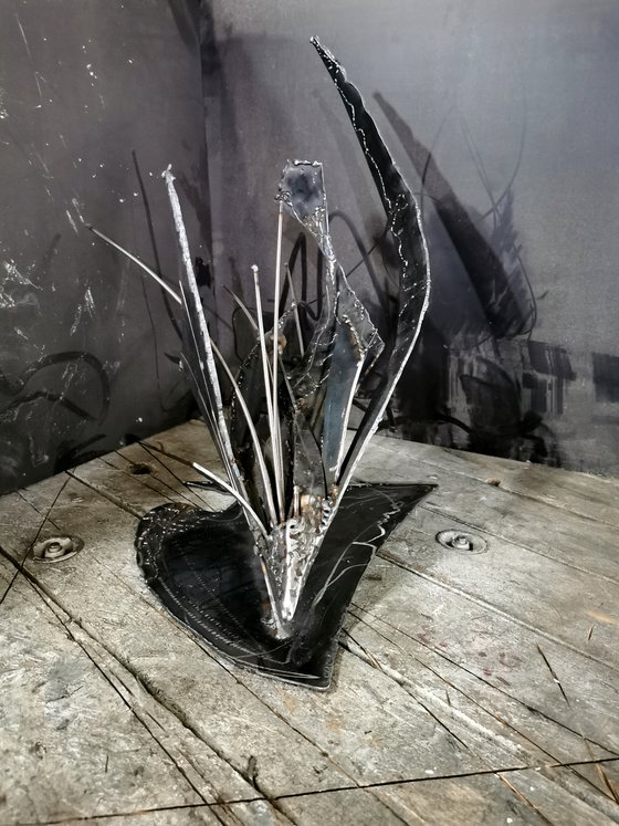 Unique welded iron sculpture beautiful space effects unique style by Romanian master O KLOSKA