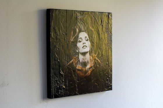 "Revelation" (40x40x3cm) - Unique portrait artwork on wood (abstract, portrait, gouache, original, painting, coffee, acrylic, oil, watercolor, encaustics, beeswax, resin, wood)