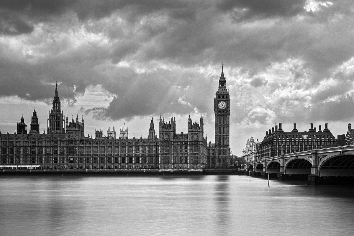 Photorealistic Cityscapes Photograph By Peter Zelei, 33 X 24", Timeless Majesty - London, Original Artwork