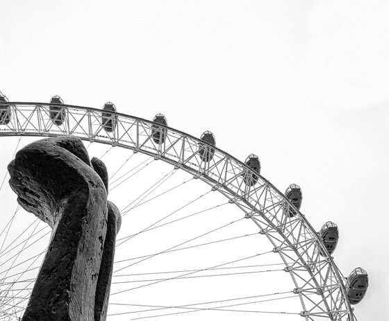 Staying strong together : London Eye 2022  1/20  8" X 12"