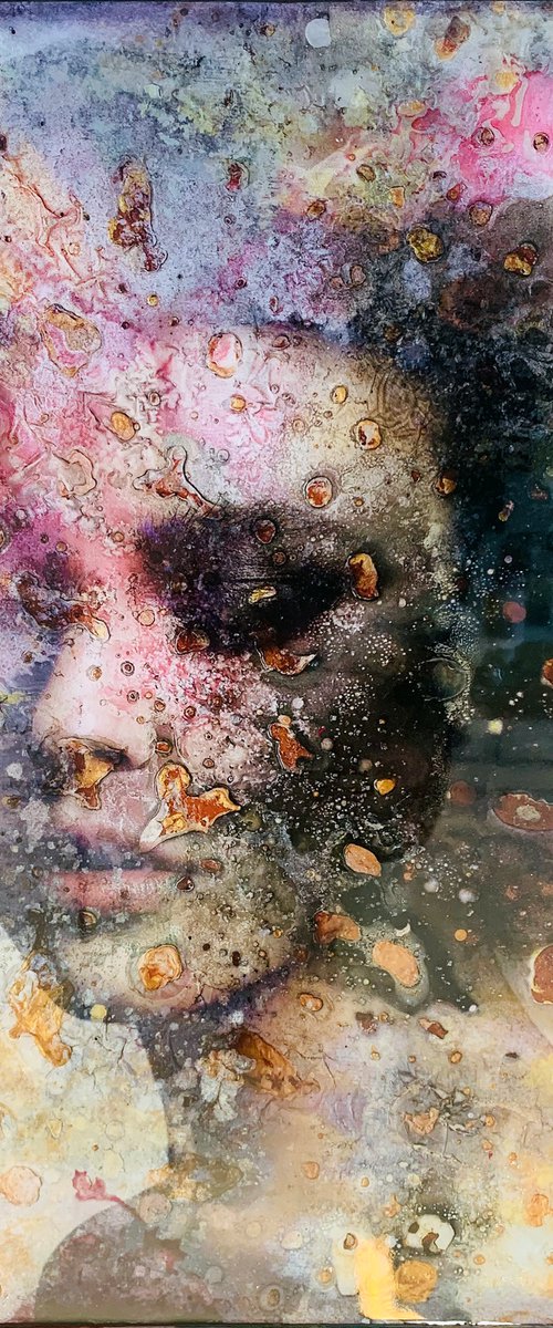 En Bass pink (resin edition) by Karin Vermeer