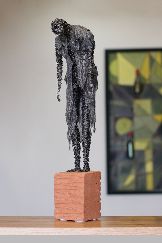 Disappointment (51x12x11 2.4kg iron, tufa)