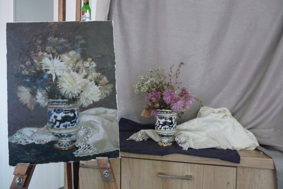 White flowers in a porcelain vase