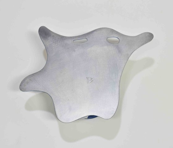 Le vieux pot de peinture bleu