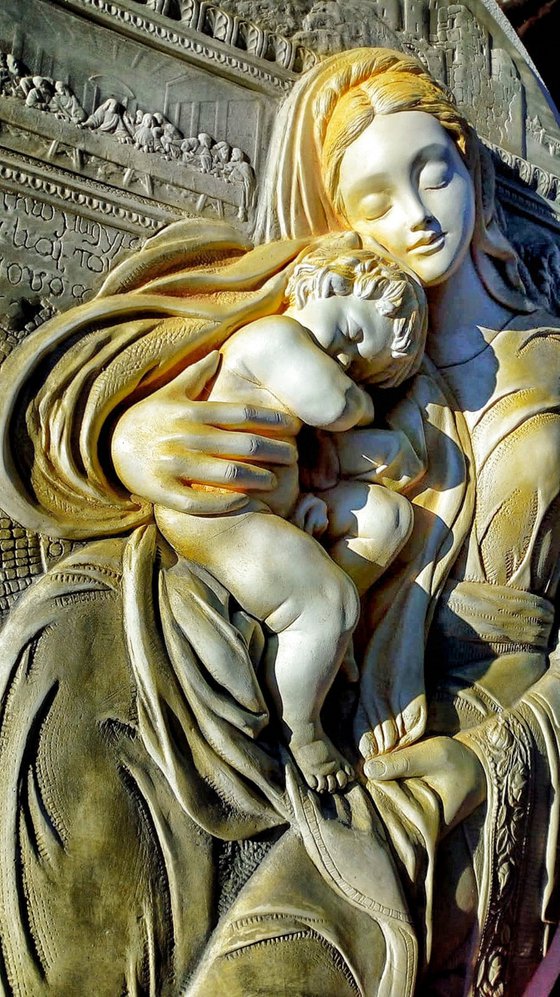 MADONNA WITH CHILD Sculpture bas-relief oval 3/9
