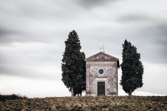 A small chapel in the tuscan countryside