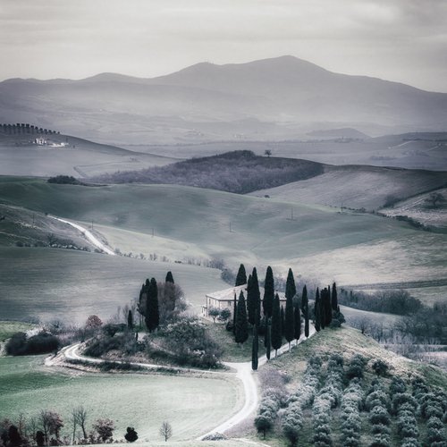 A tuscan homestead before the sunset (studio 2), Tuscany (Italy) by Karim Carella