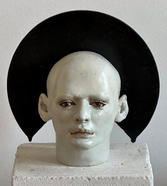 Head with black halo - Ikon