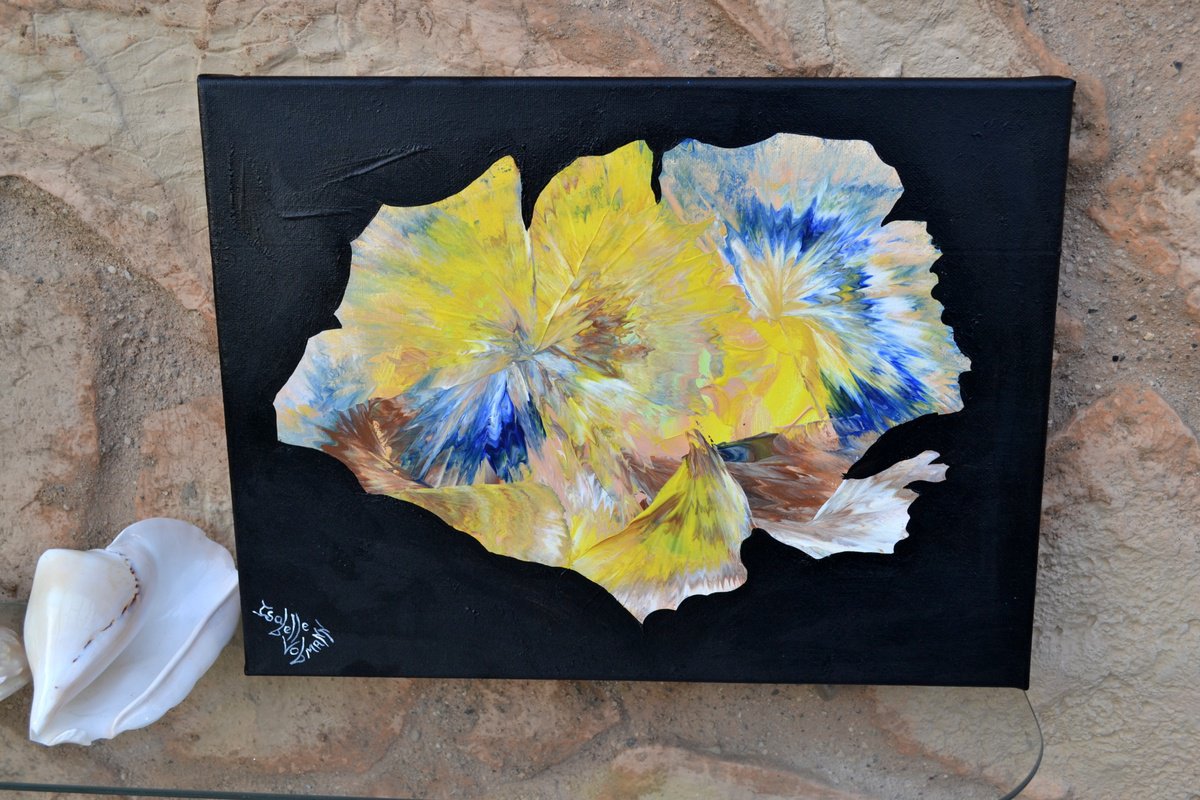 Flower energy - free shipping - palette knife painting - abstract - ready to hang by Isabelle Vobmann