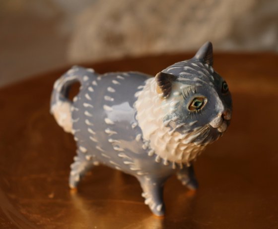 Grey Pussycat. Tiny sculpture by Elya Yalonetski