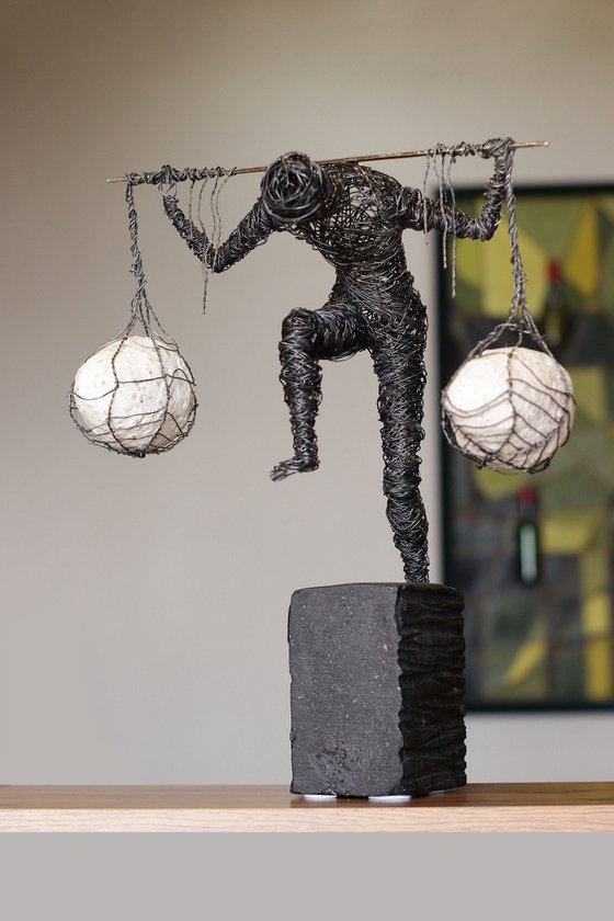 Carrying life (41x33x21 3.4kg iron, perlite, tufa)