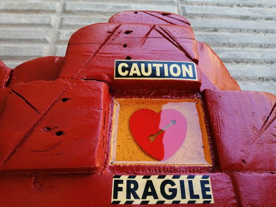 CAUTION, FRAGILE.