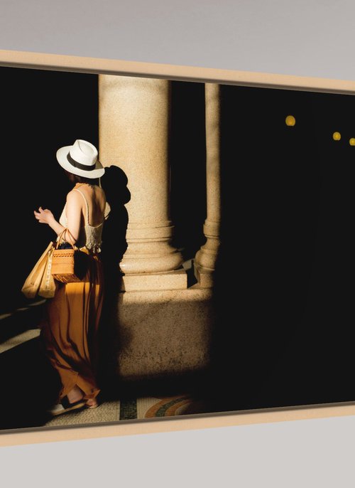 La Dame Qui Attend by Hyun De Grande