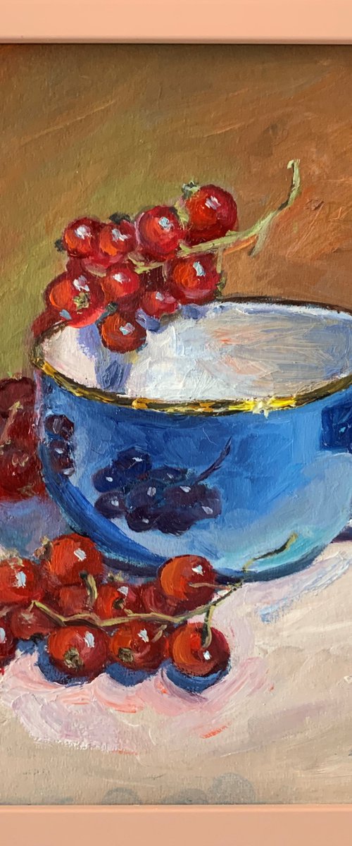 Tea Cup and red currants. by Vita Schagen